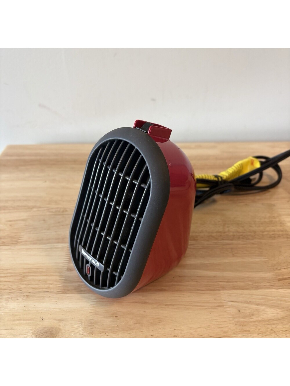 Honeywell HCE100 Heat Bud Ceramic Portable-Mini Heater - Red